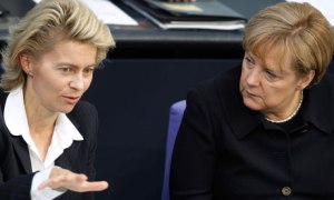 Ursula Von der Leyen, Angela Merkel (--.theguardian.com)