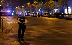 Paris attacks: Police survey area of Boulevard Baumarchais Nov 13, 2015 (--Thierry Chesnot/Getty Images)
